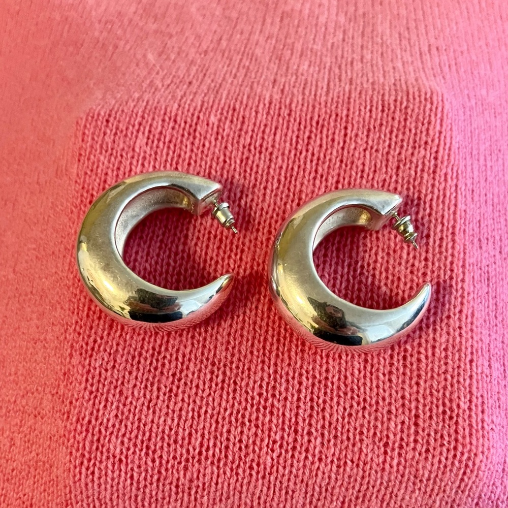 Tapered Silver Hoop Earrings - Picture 4 of 16